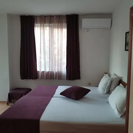 Konukevi Vesela 4*